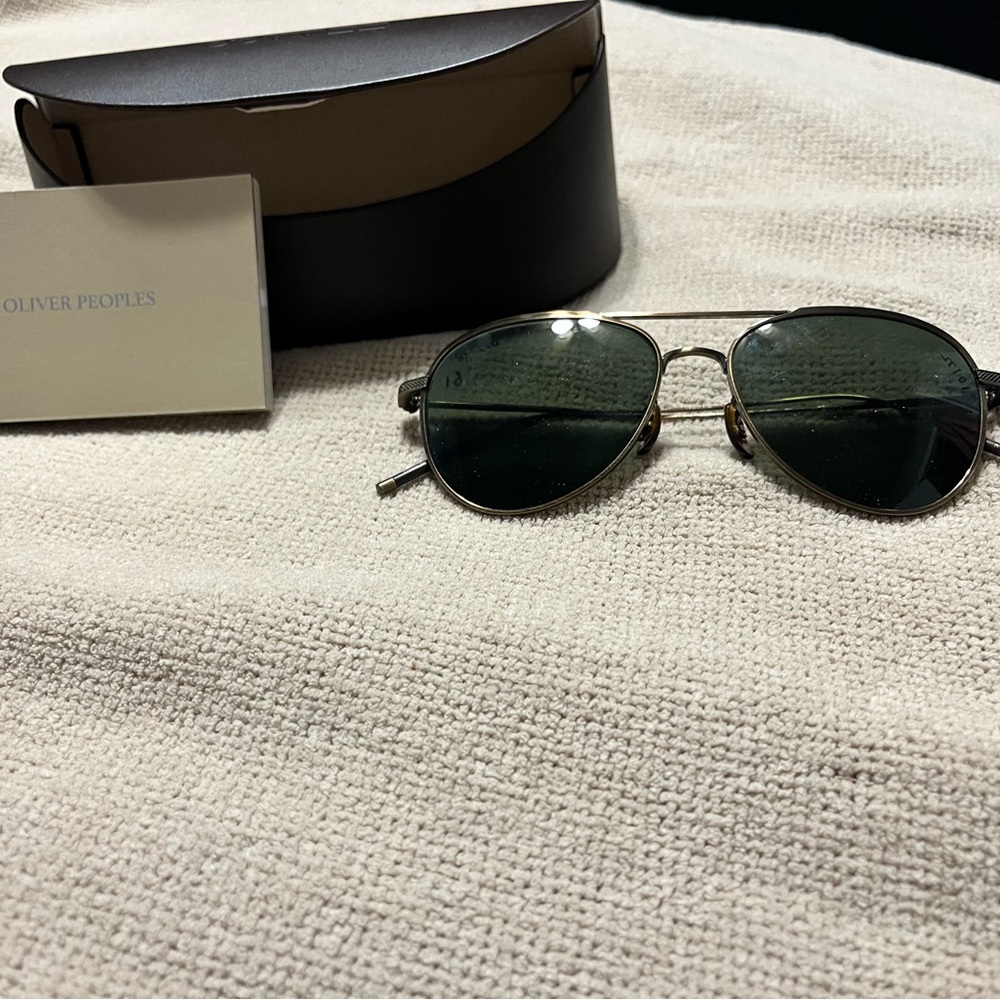 OLIVER PEOPLES UNISEX SUNGLASSES. New with tags